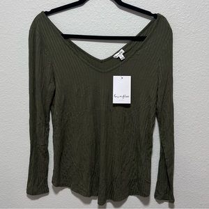 Love, Fire Olive Green Ribbed V-neck Long Sleeve Top Size Small